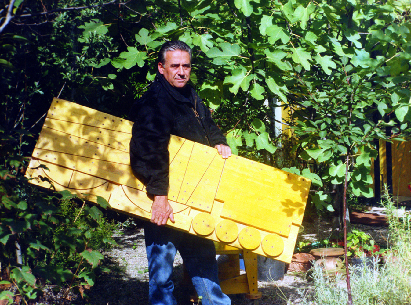 Cesare Leonardi con la tavola tracciata per il taglio della PR4