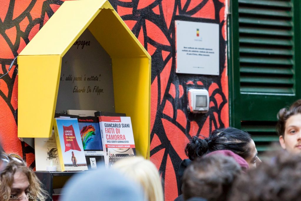 Un'edicola culturale al Vicolo della Cultura